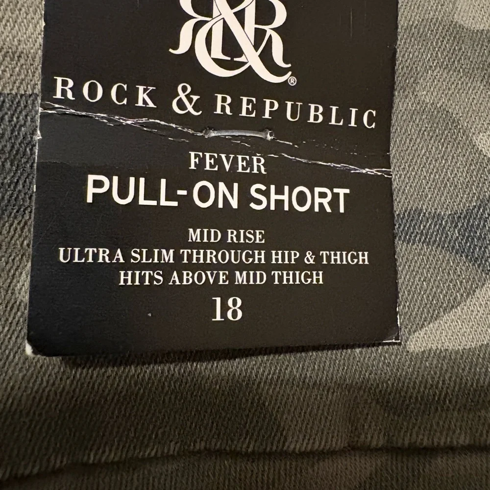 Rock & Republic Olive Green Camo  Shorts - Picture 3 of 3